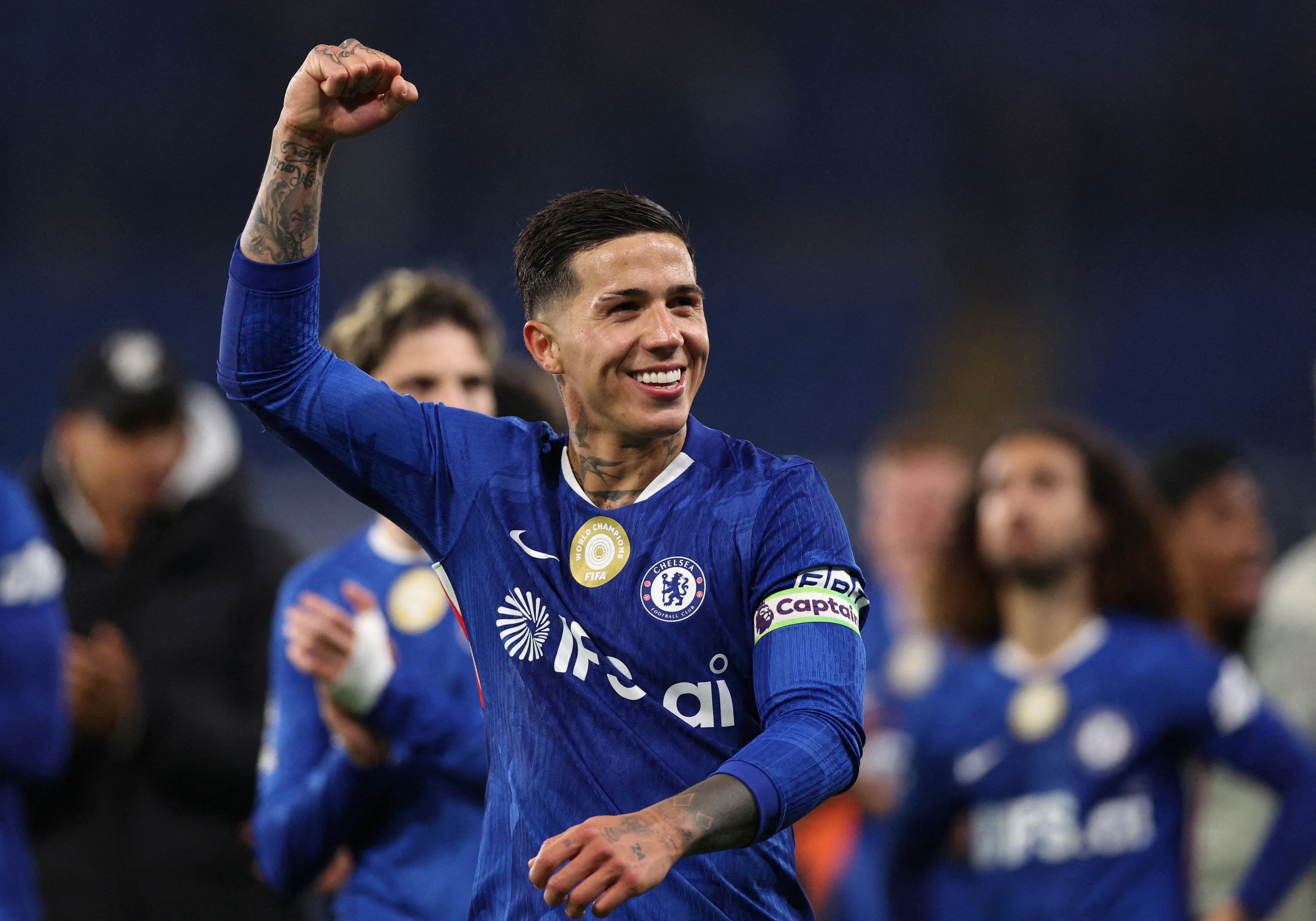 Vì sao Chelsea vẫn bán Enzo cho Man City?
