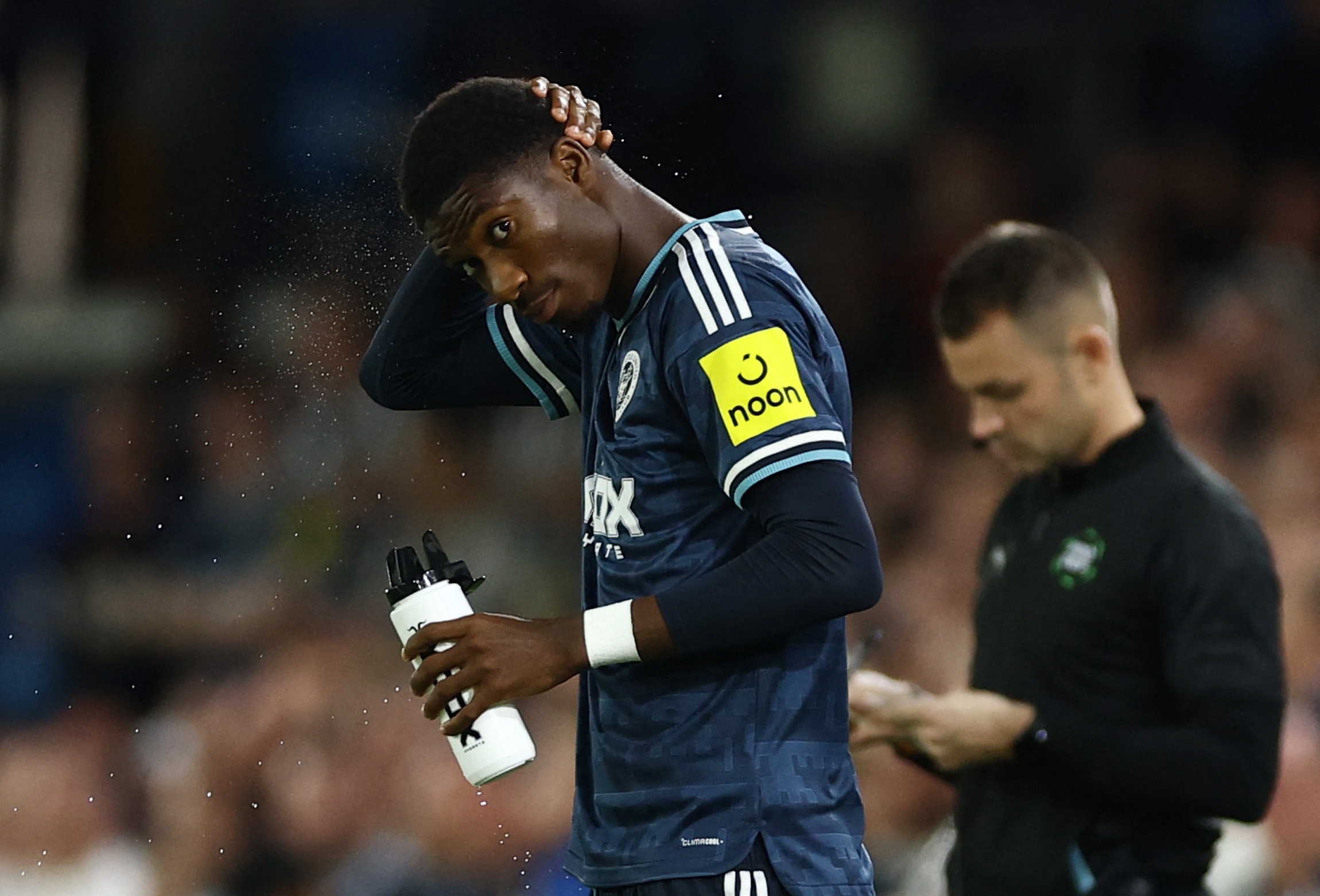 Newcastle sụp đổ trong 13 phút