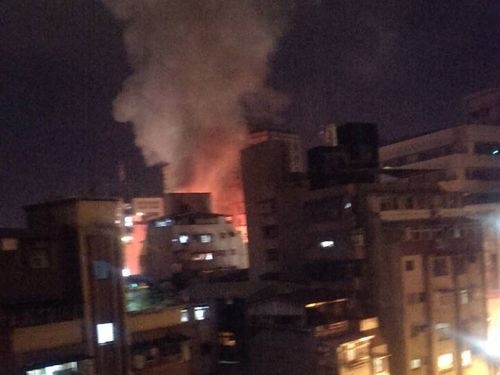 Xe cuu thuong do ve hien truong vu tai nan may bay Dai Loan hinh anh