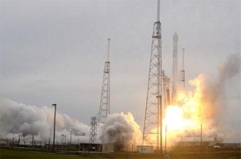 Ten lua no tung, My hut hoi trong cuoc dua voi Nga hinh anh