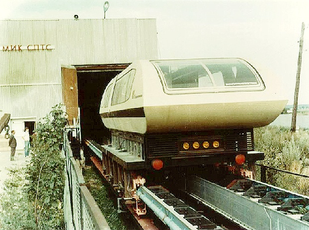 Tàu có thể lướt với tốc độ 250 km mỗi giờ mà hoàn toàn không tạo ra tiếng động. Tàu có thể chạy trên một tuyến đường trên cao, dọc theo các tuyến phố chính. Mỗi ki-lô-mét đường này có giá gấp từ 3 đến 5 lần tàu điện ngầm”.Có 600m đường thử nghiệm tốc độ cho loại tàu đệm từ này được xây dựng gần Moskva. 