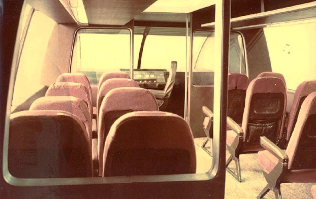 Bên trong toa tàu đầu tiên.  