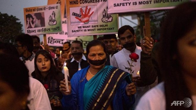 An Do lai rung dong vi thieu nu bi hiep dam tap the hinh anh