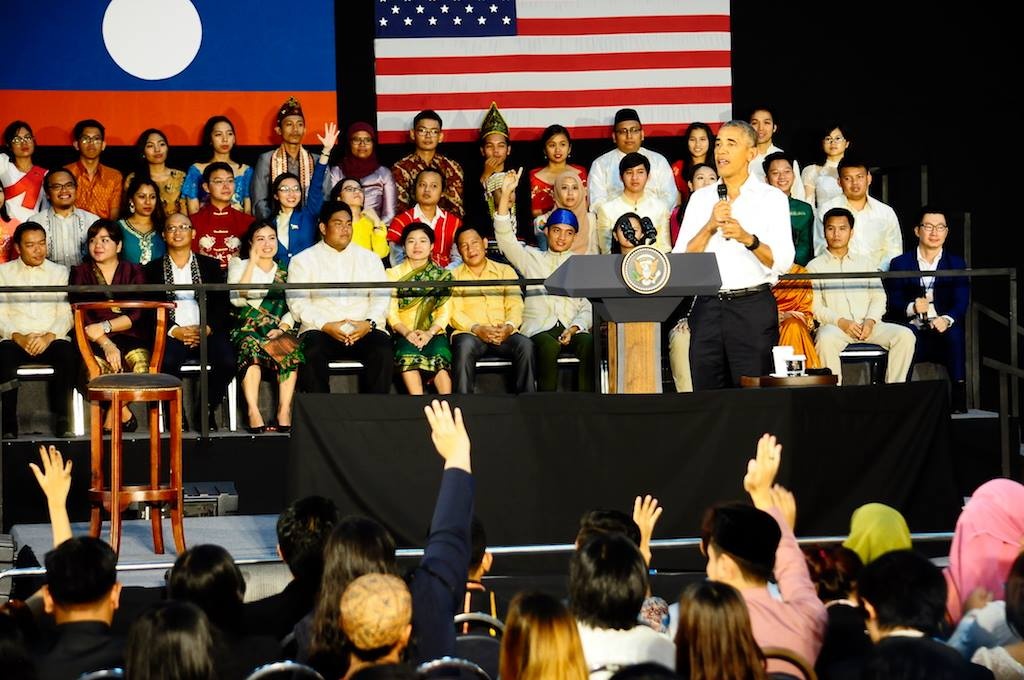 Truc tiep Tong thong Obama noi chuyen trong chuong trinh YSEALI hinh anh