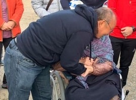 HLV Park khoc khi gap me o Han Quoc hinh anh