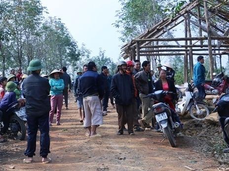 Dan keo nhau len nui phan doi du an bai rac hinh anh