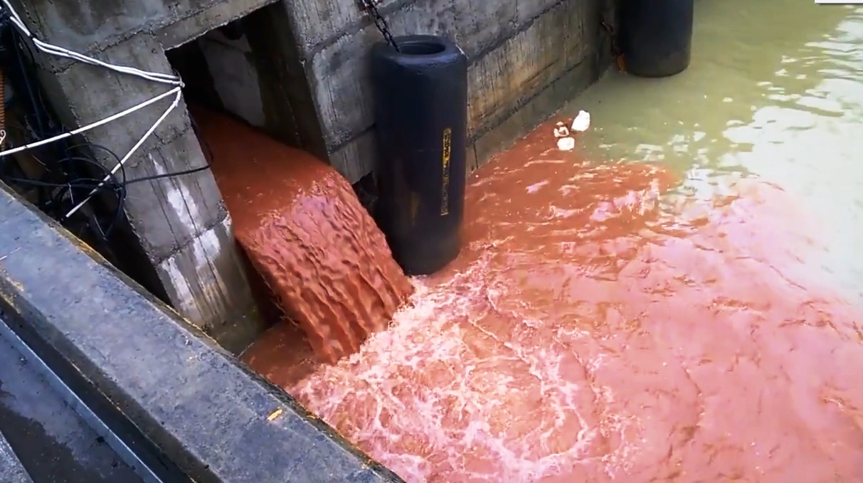 Cong an truy tim nguoi phat tan clip cong xa nuoc mau do hinh anh