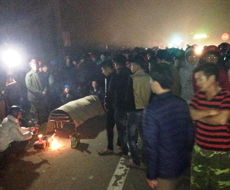 3 hoc sinh lop 11 bi xe container can tu vong hinh anh