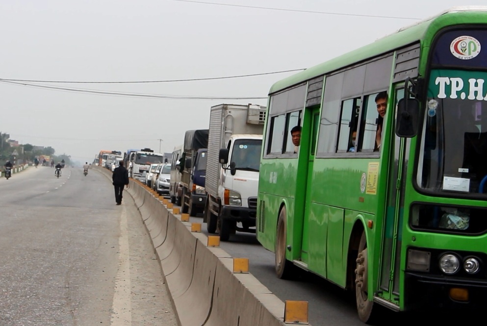 xe container lat chan ngang duong,  xe container tong chet nguoi,  nguoi dan ong chet tham,  quoc lo 1A,  Ha Tinh anh 7