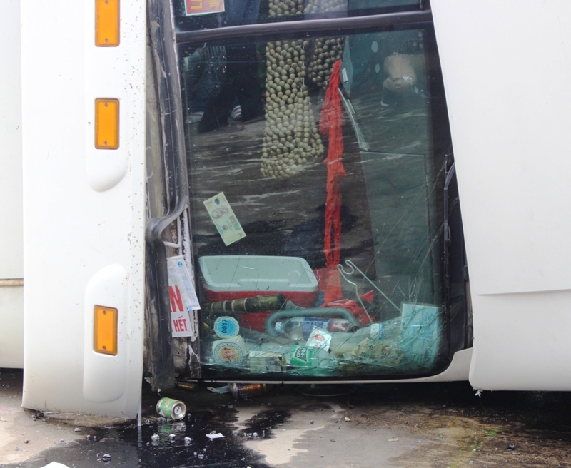 xe container lat chan ngang duong,  xe container tong chet nguoi,  nguoi dan ong chet tham,  quoc lo 1A,  Ha Tinh anh 6