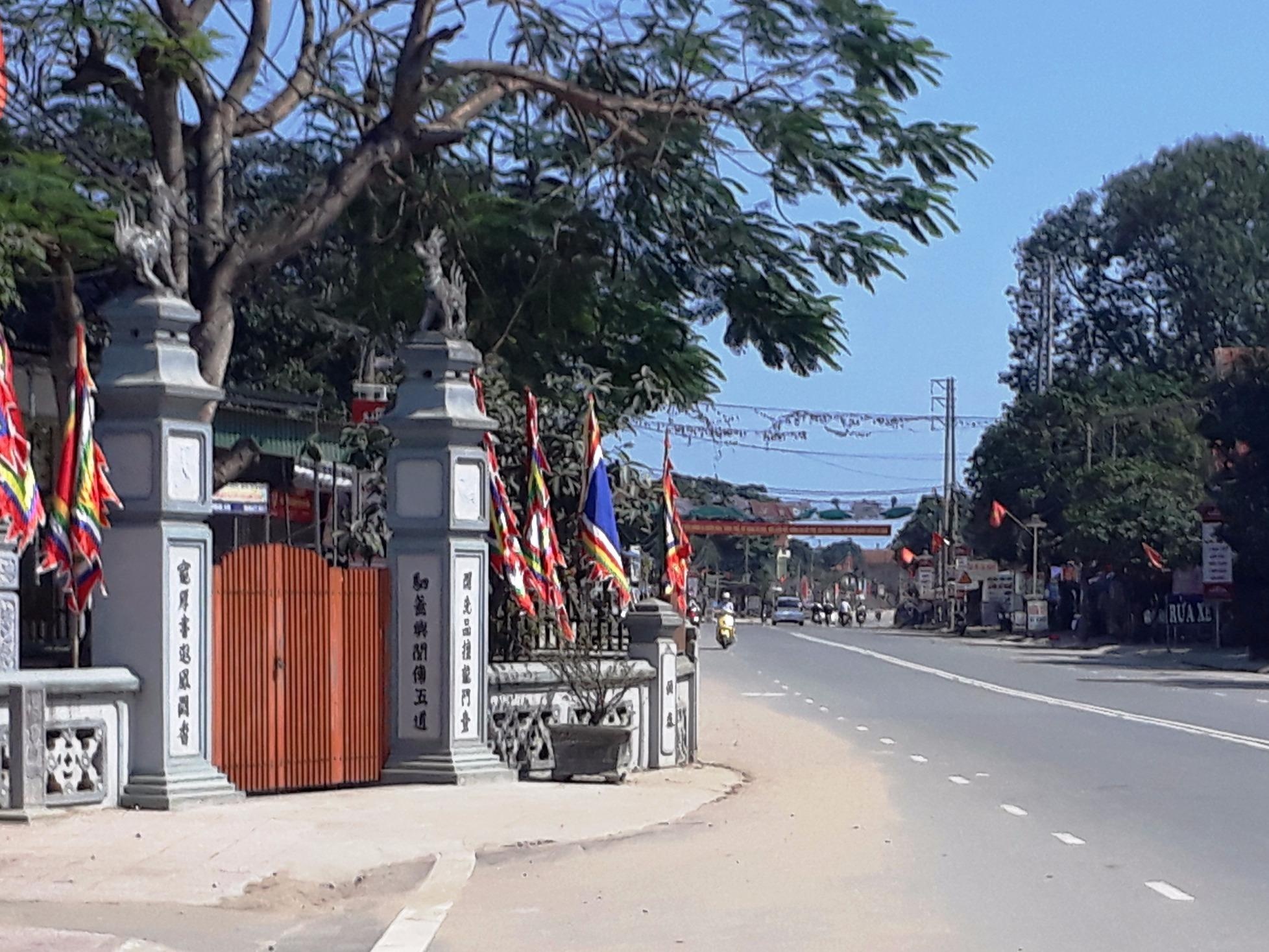 Nha tho ho troi ra quoc lo o Ha Tinh hinh anh