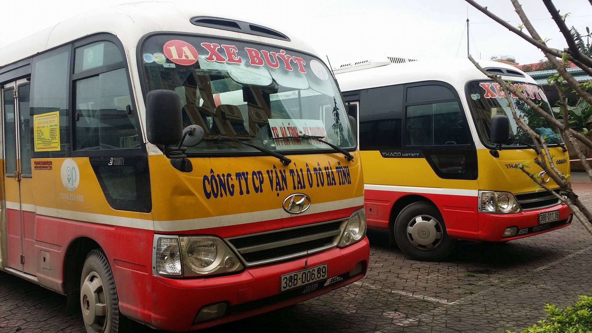 Tuoc bang lai xe voi hai tai xe dua oto tren quoc lo hinh anh