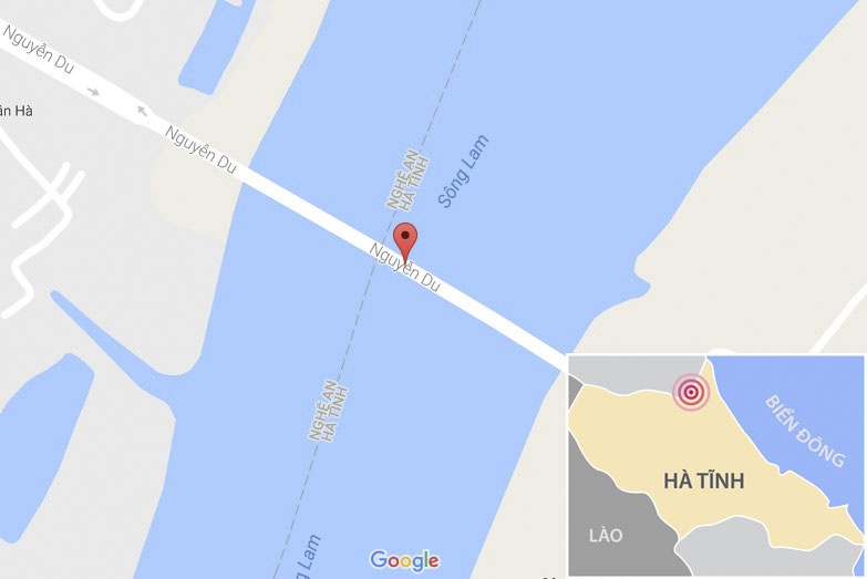 Nhiều người dùng ôtô chặn lối vào trạm thu phí ảnh 2 Nhieu nguoi dung oto chan loi vao tram thu phi anh 2