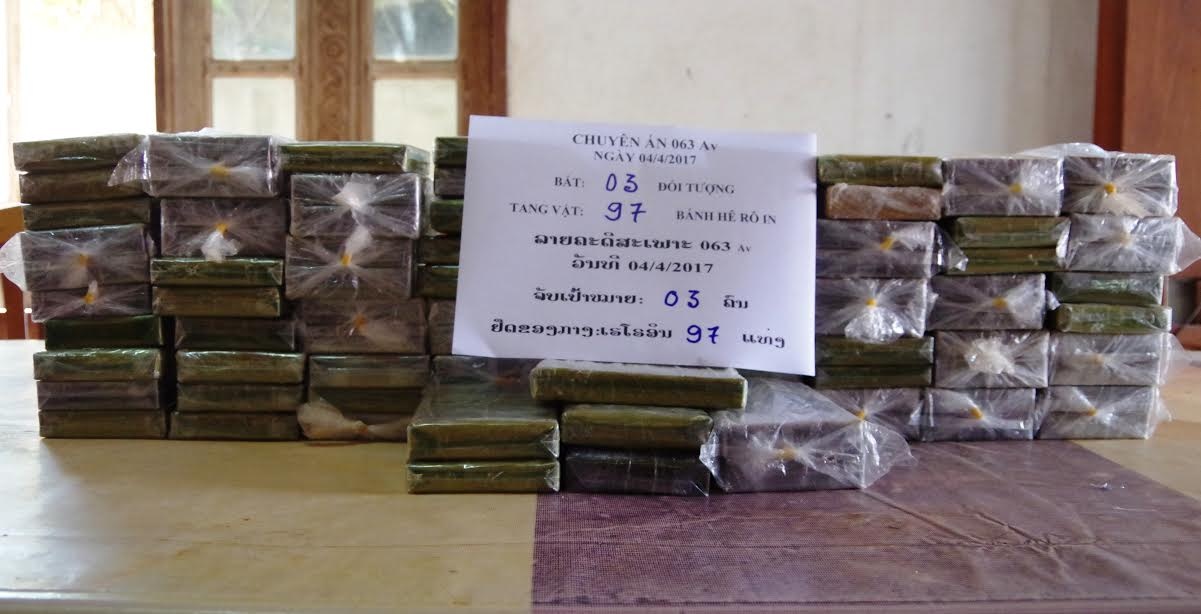 Ba người Lào chở 97 bánh heroin vào Việt Nam ảnh 1 Ba nguoi Lao cho 97 banh heroin vao Viet Nam anh 1