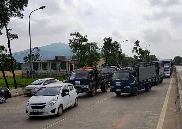 Dan phan doi tram thu phi Cau Rac anh 1