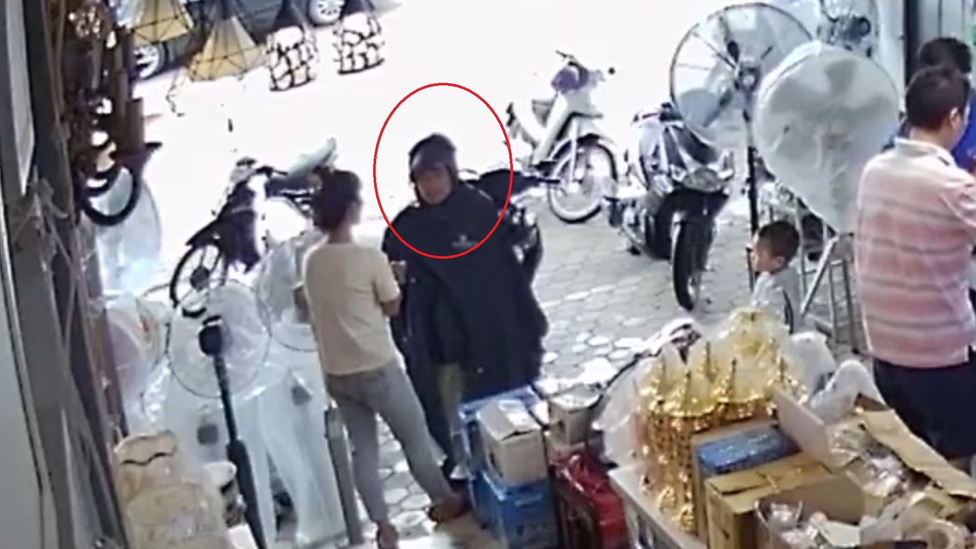 công an truy tìm kẻ trộm tiền ảnh 1 cong an truy tim ke trom tien anh 1