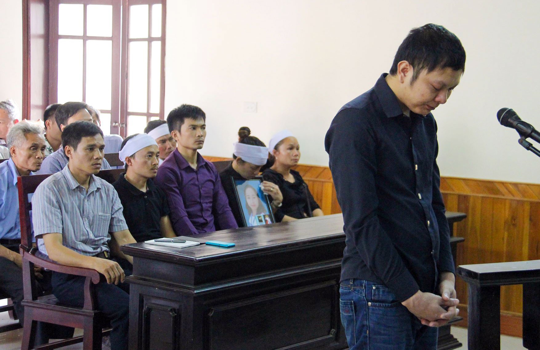 Hung thu sat hai nu sinh di coi thi bat khoc hinh anh