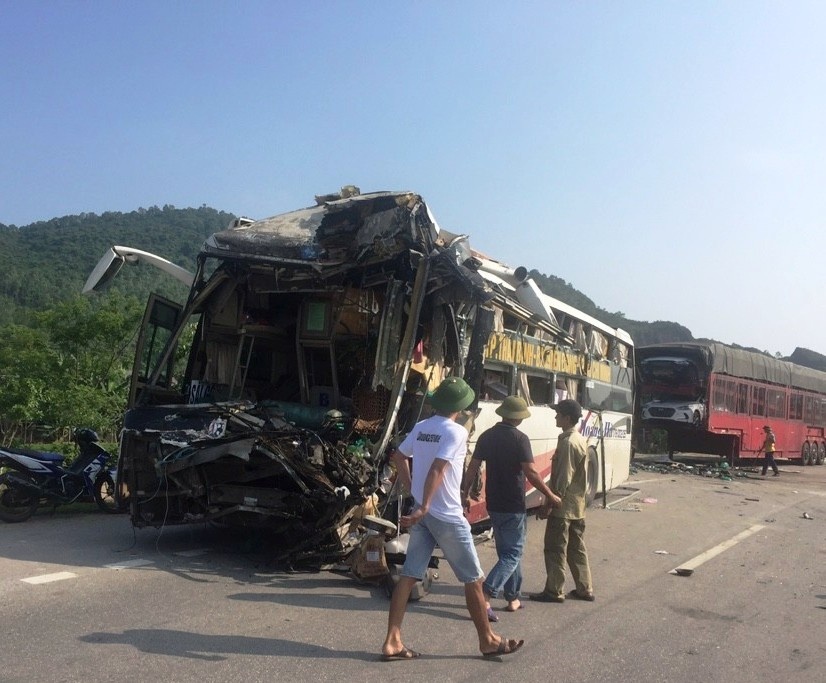 xe khach doi dau xe dau keo anh 1