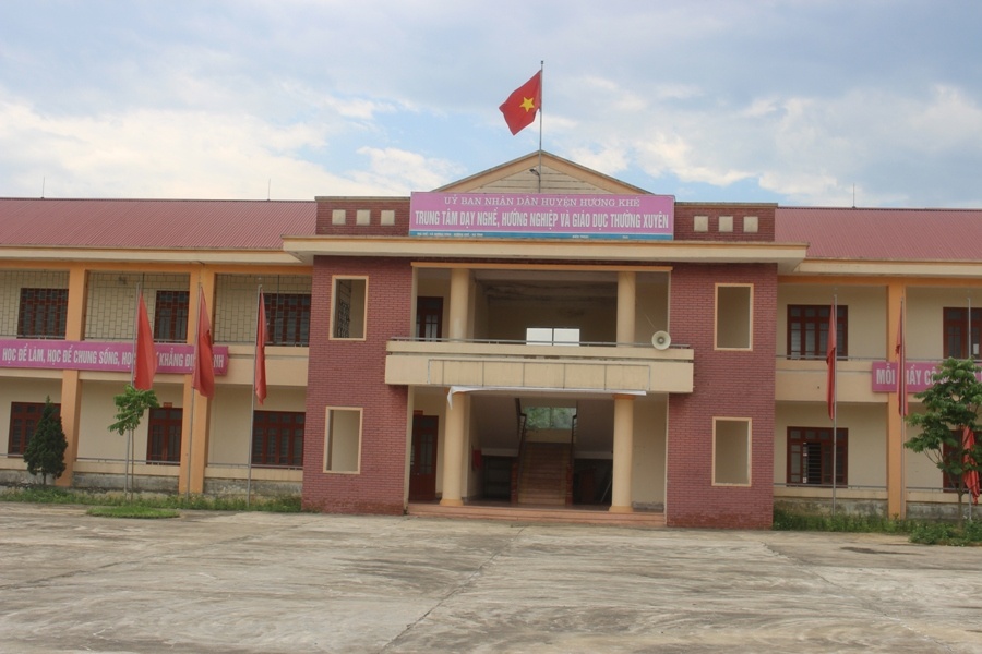 truong tien ty vang hoc sinh anh 1