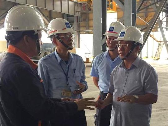 Bi thu Ha Tinh kiem tra hien truong vu no tai lo voi o Formosa hinh anh