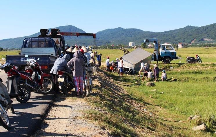 Xe tai lao xuong muong anh 2