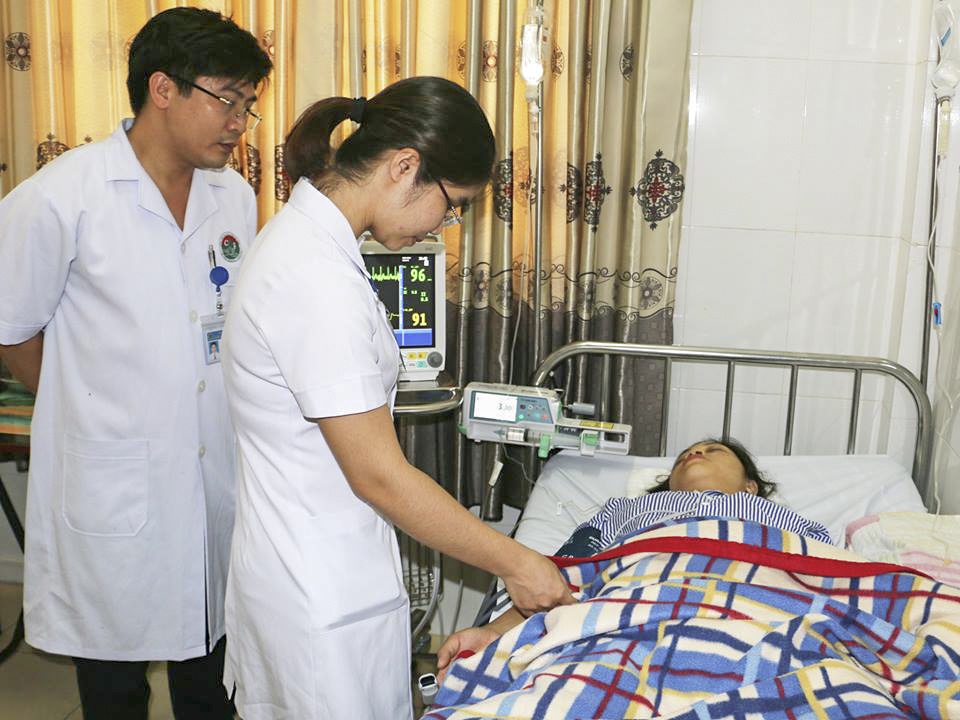 Cuu me con thai phu bi rau tien dao cai rang luoc xuyen bang quang hinh anh