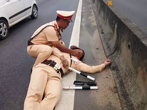 Gan 30 vu chong lai CSGT, 2 chien si hy sinh trong 6 thang hinh anh