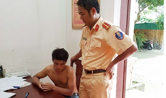 9X ngao da nhay cau Ben Thuy duoc cong an cuu song hinh anh