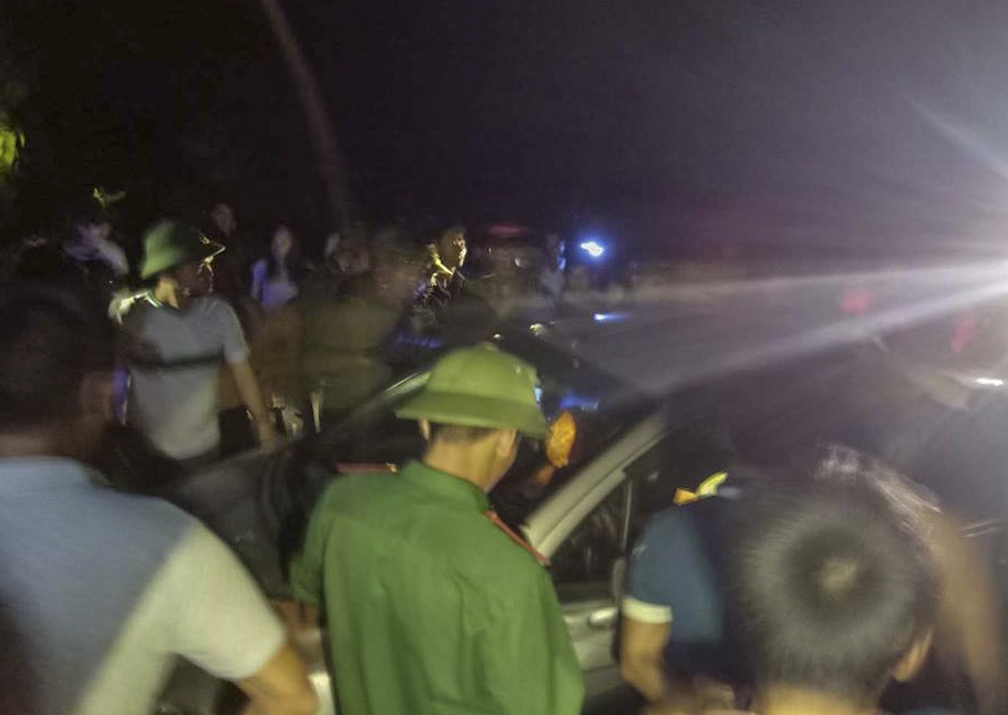 Truy bat nhom thanh nien nghi trom cho chay len nui lan tron hinh anh