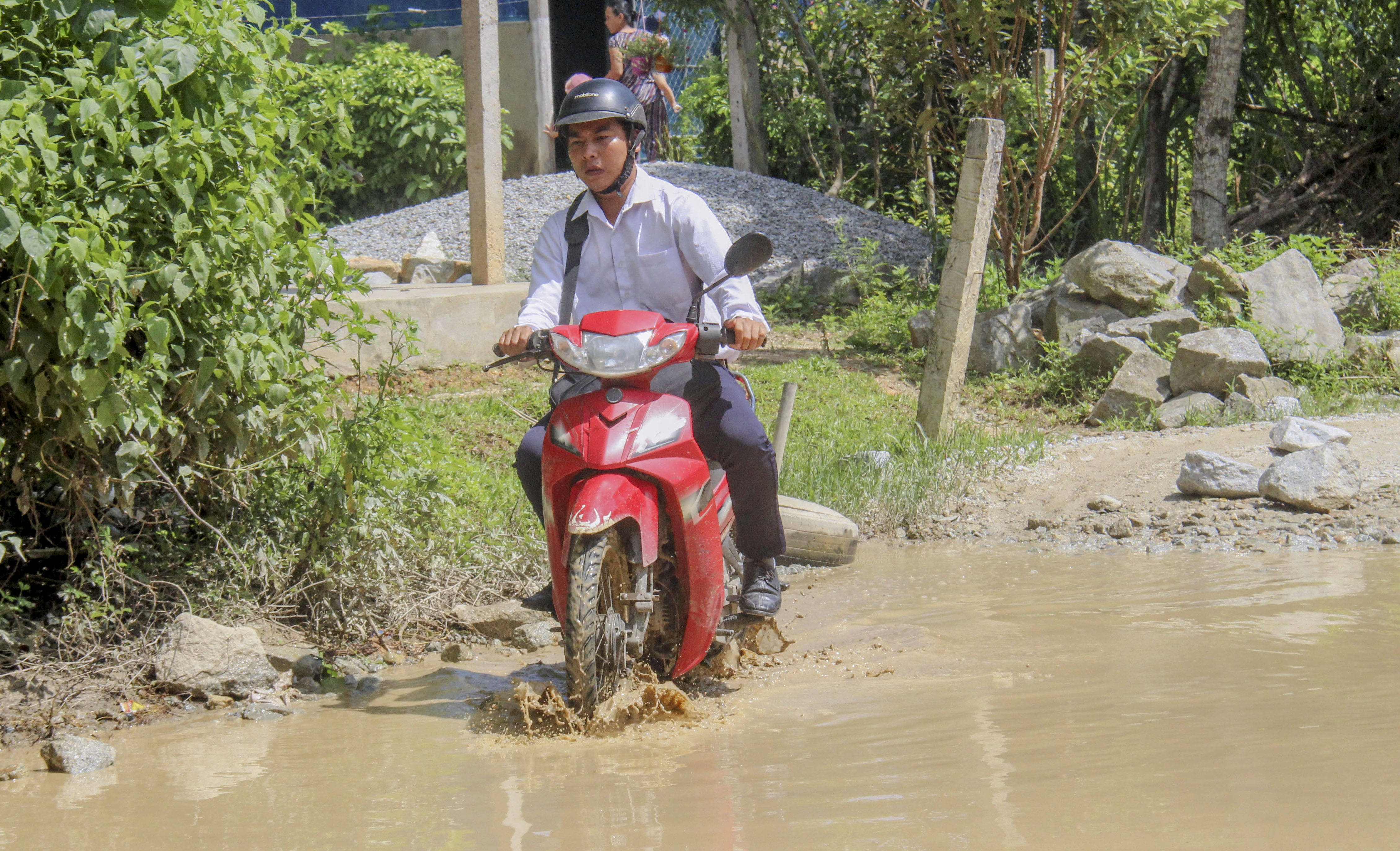 quoc lo 8A chi chit o ga,  o voi anh 13