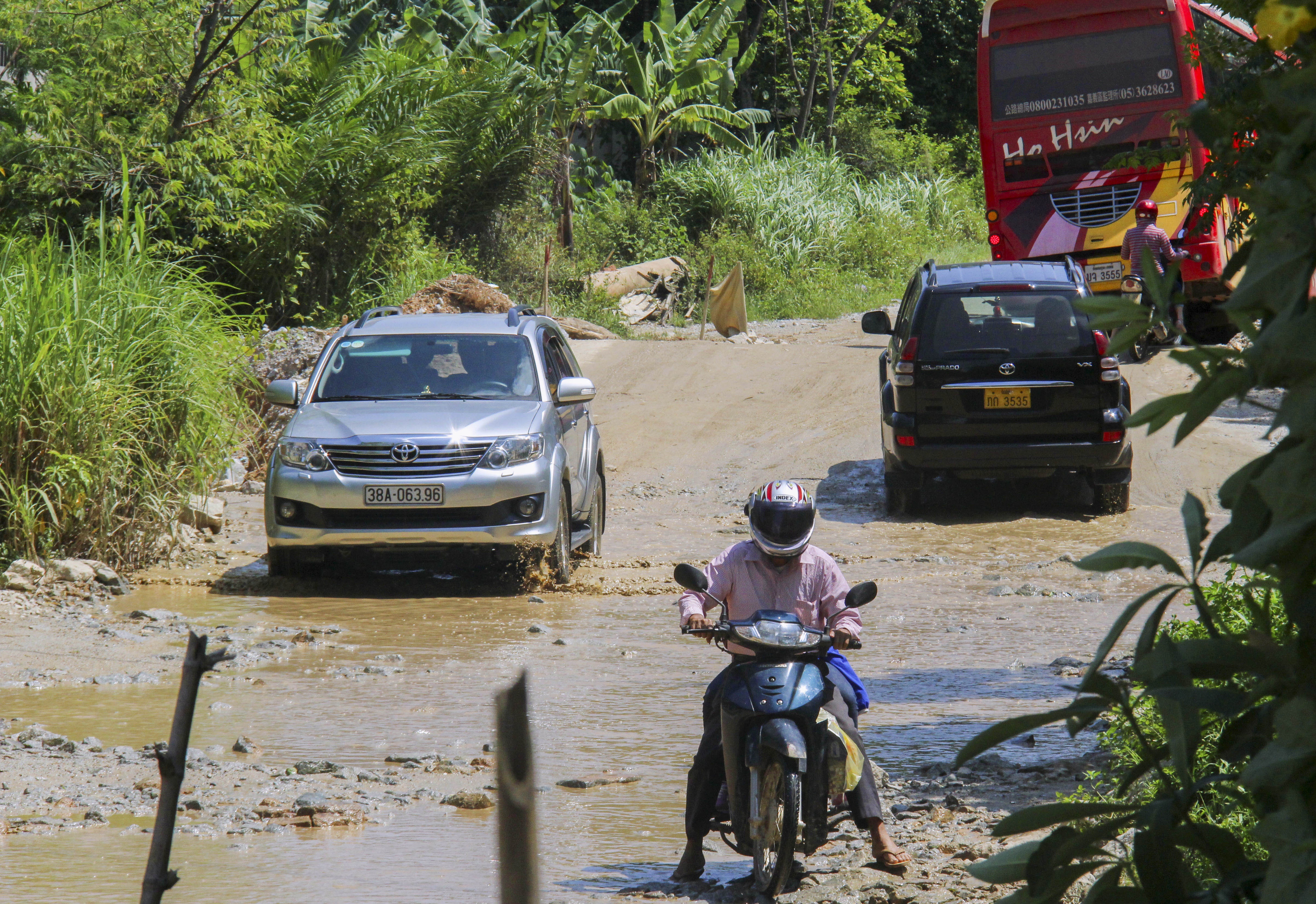 quoc lo 8A chi chit o ga,  o voi anh 2