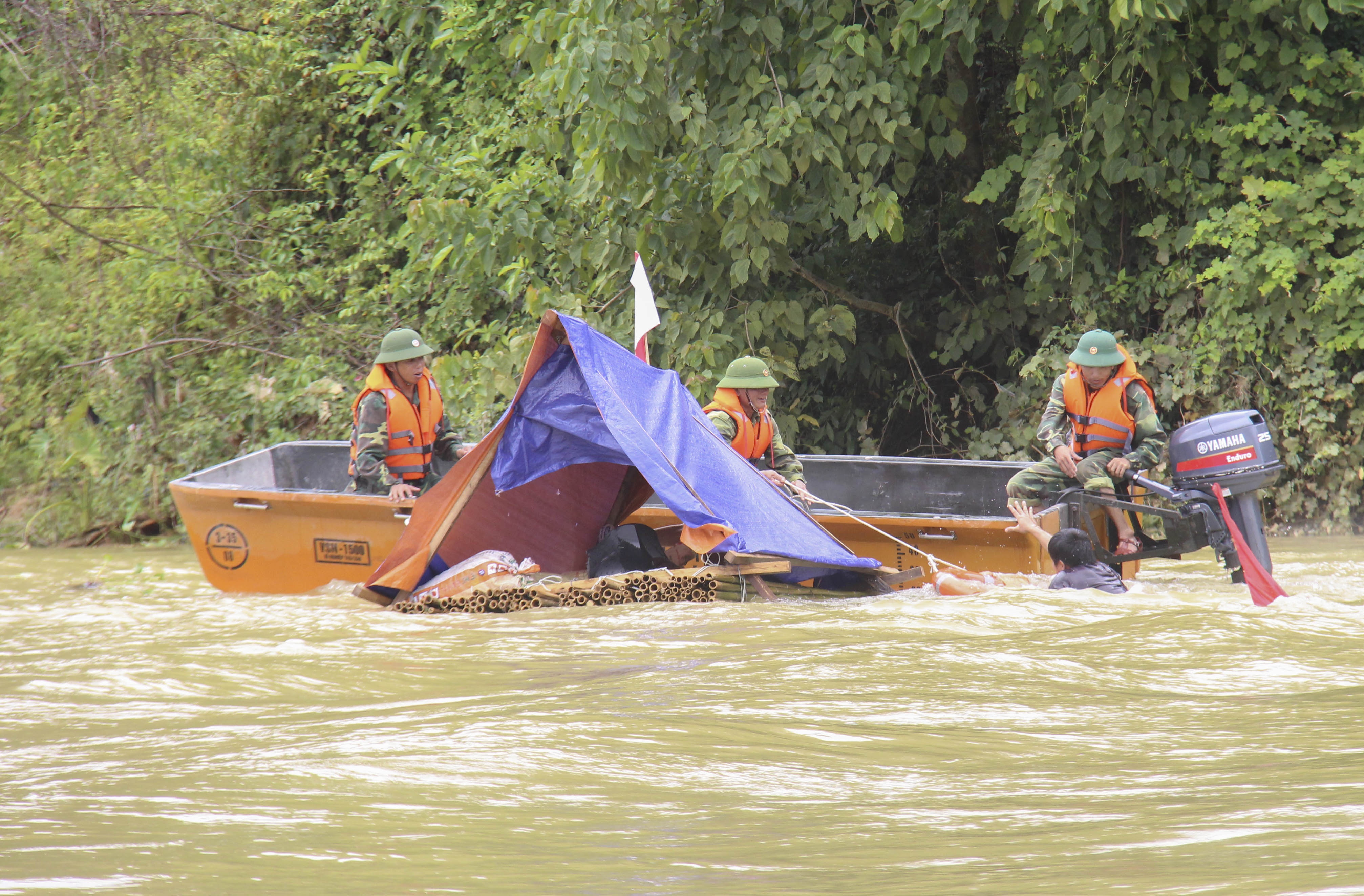 dien tap cuu ho lu lut anh 5