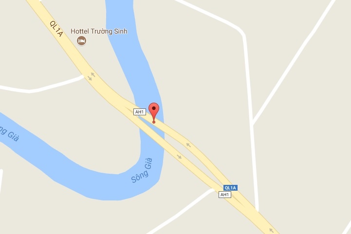 xe container tông gãy 20 m taluy ảnh 3 xe container tong gay 20 m taluy anh 3