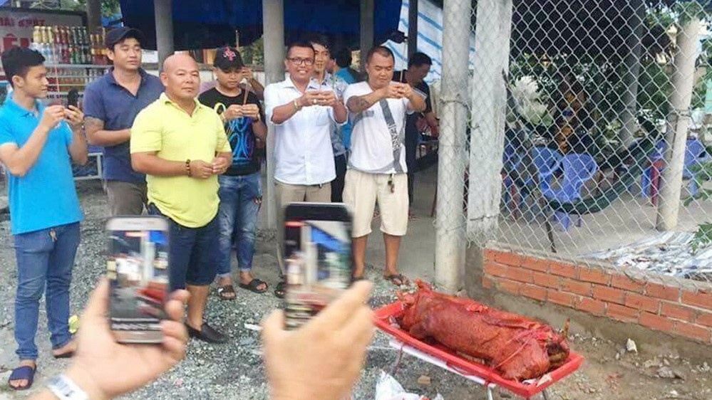 Nhung lan tram thu phi BOT bi nguoi dan cung heo, tra tien le phan doi hinh anh