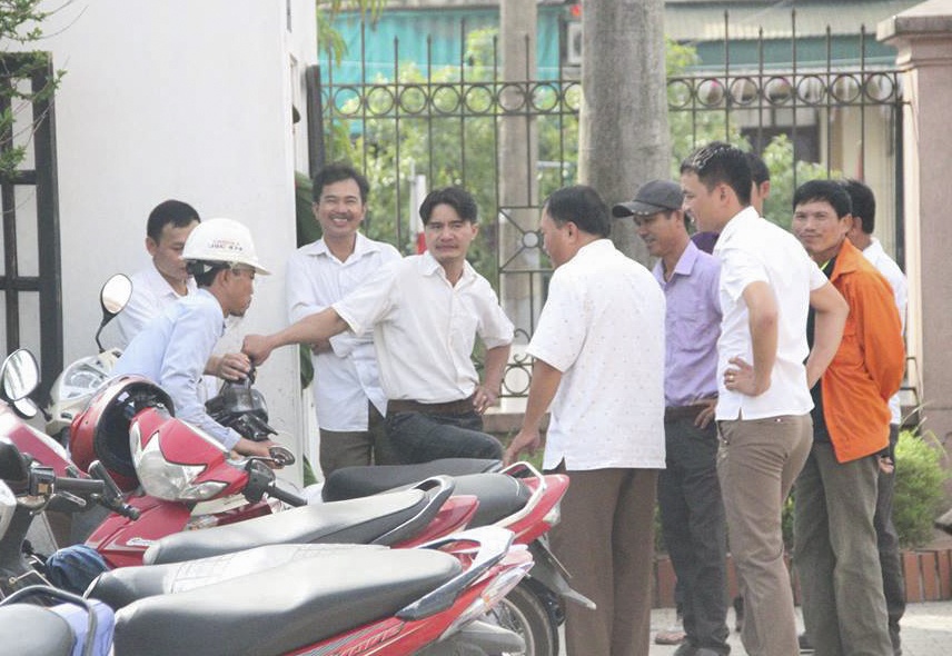 vây công ty đòi lương ảnh 1 vay cong ty doi luong anh 1