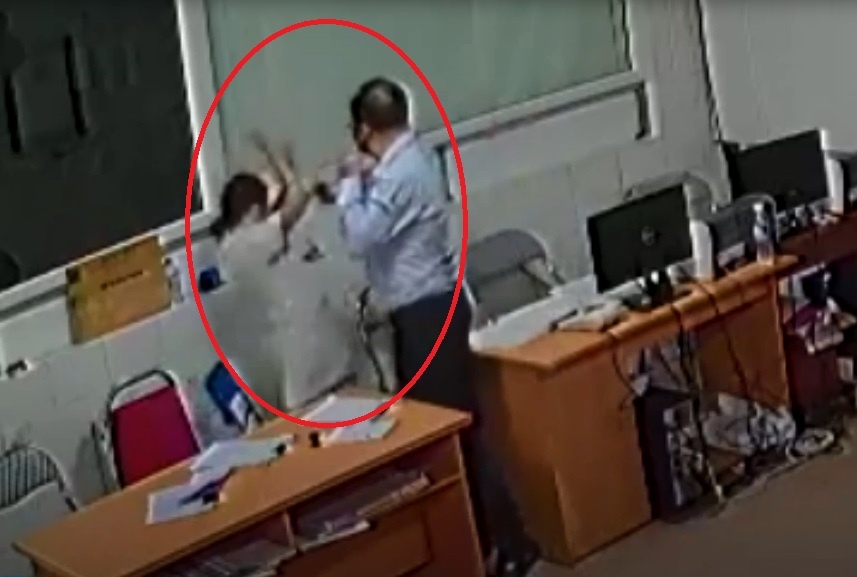 Giam doc doanh nghiep tat bac si bi xu ly hanh vi Gay roi cong cong hinh anh