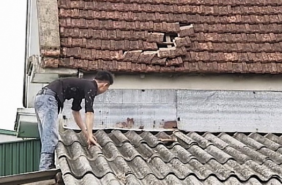 máy bay thổi tốc mái nhà ảnh 1 may bay thoi toc mai nha anh 1