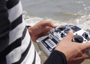 Ngu dan 9X lam tau ti hon chay duoc tren bien tang bo hinh anh