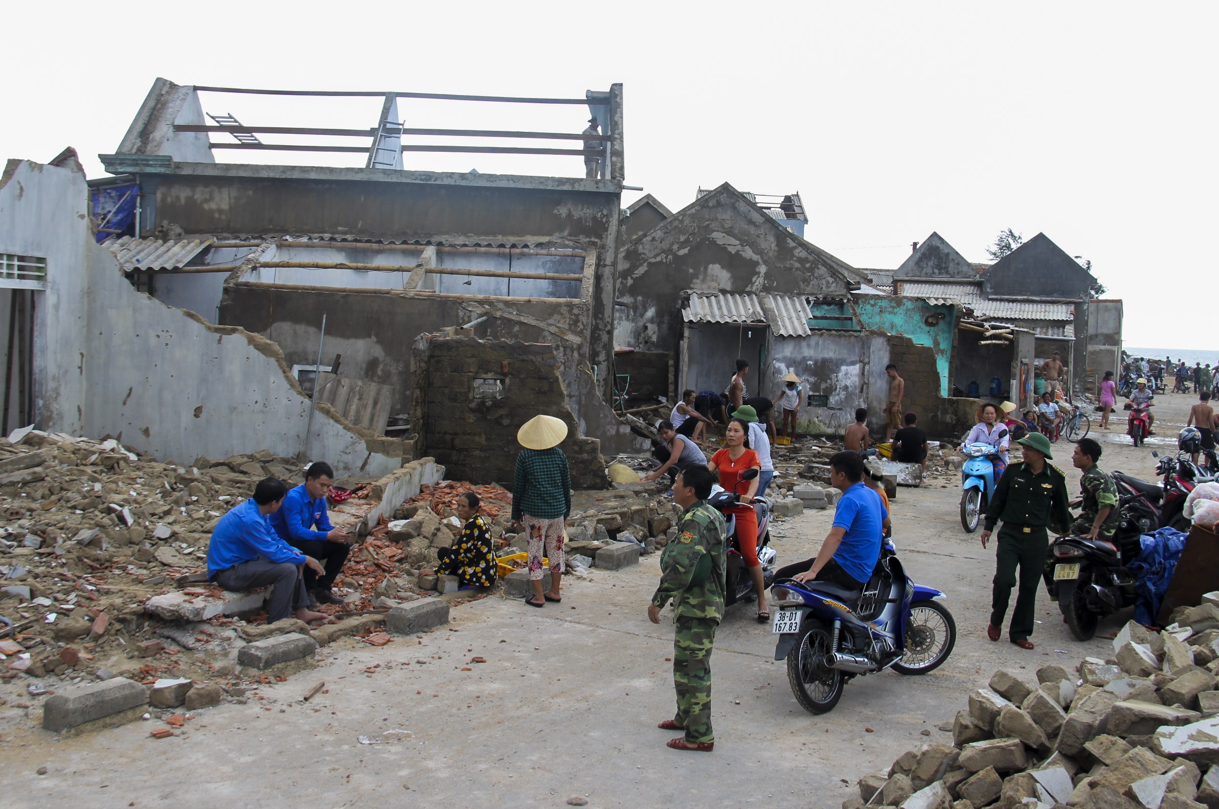 cảnh hoang tàn sau bão số 10 ảnh 1 canh hoang tan sau bao so 10 anh 1