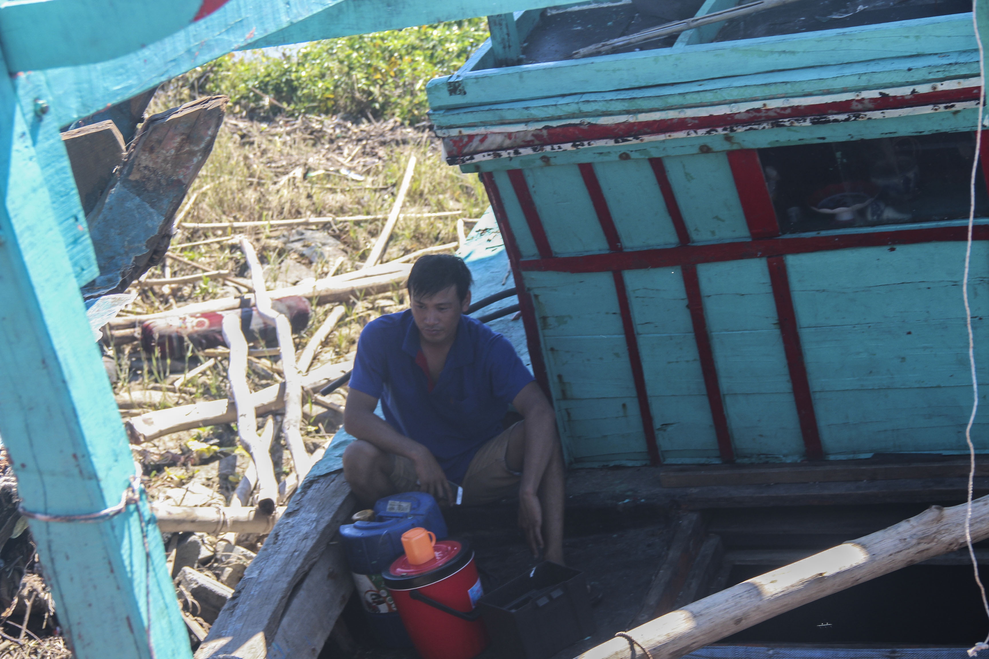 tàu đánh xơ xác sau bão số 10 ảnh 9 tau danh xo xac sau bao so 10 anh 9