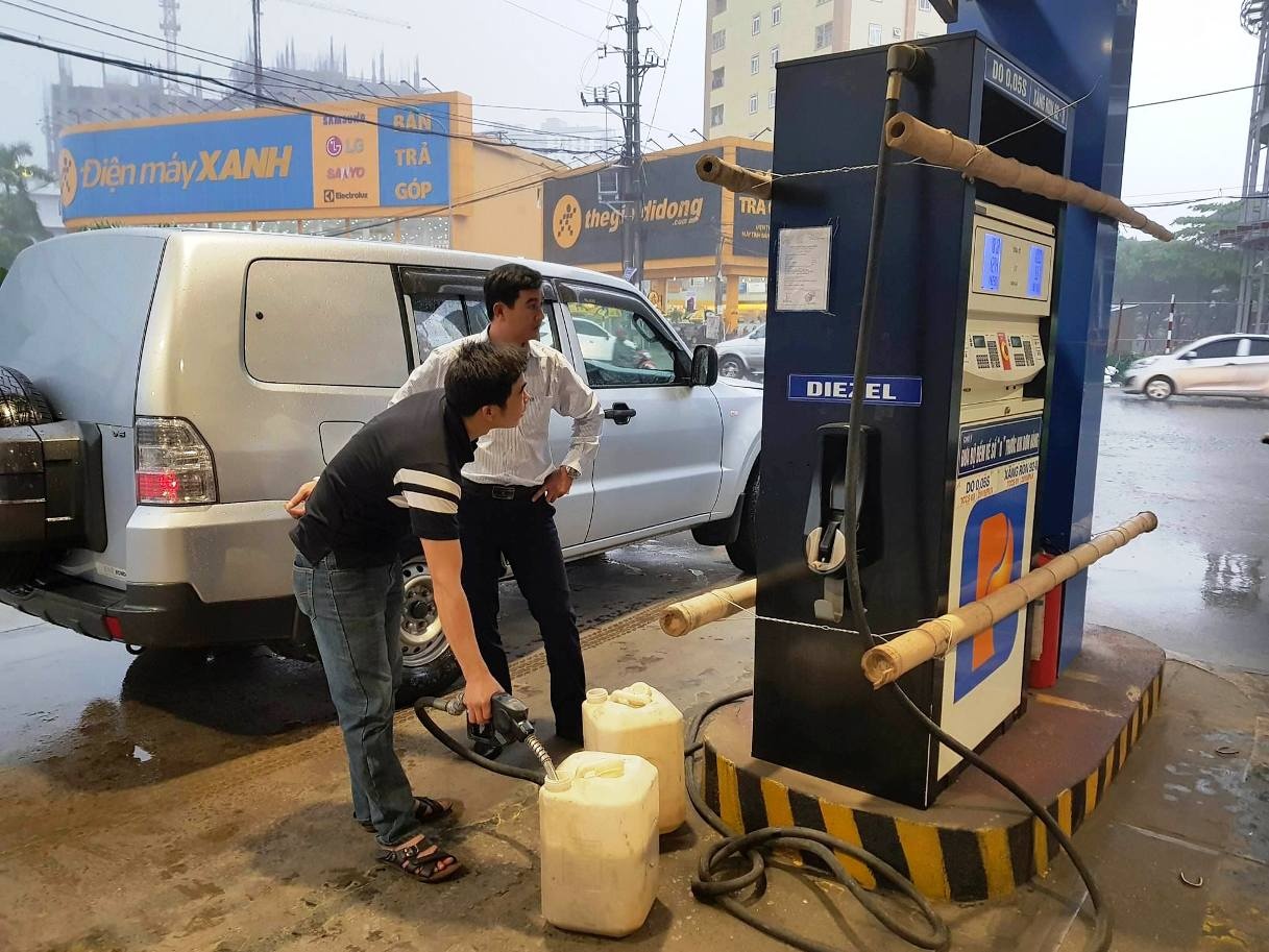 dong cua cay xang tu y tang gia anh 1