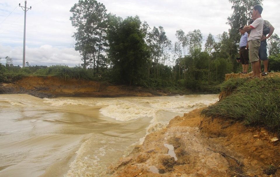 lũ chia cắt nhiều nơi ở Hà Tĩnh ảnh 4 lu chia cat nhieu noi o Ha Tinh anh 4