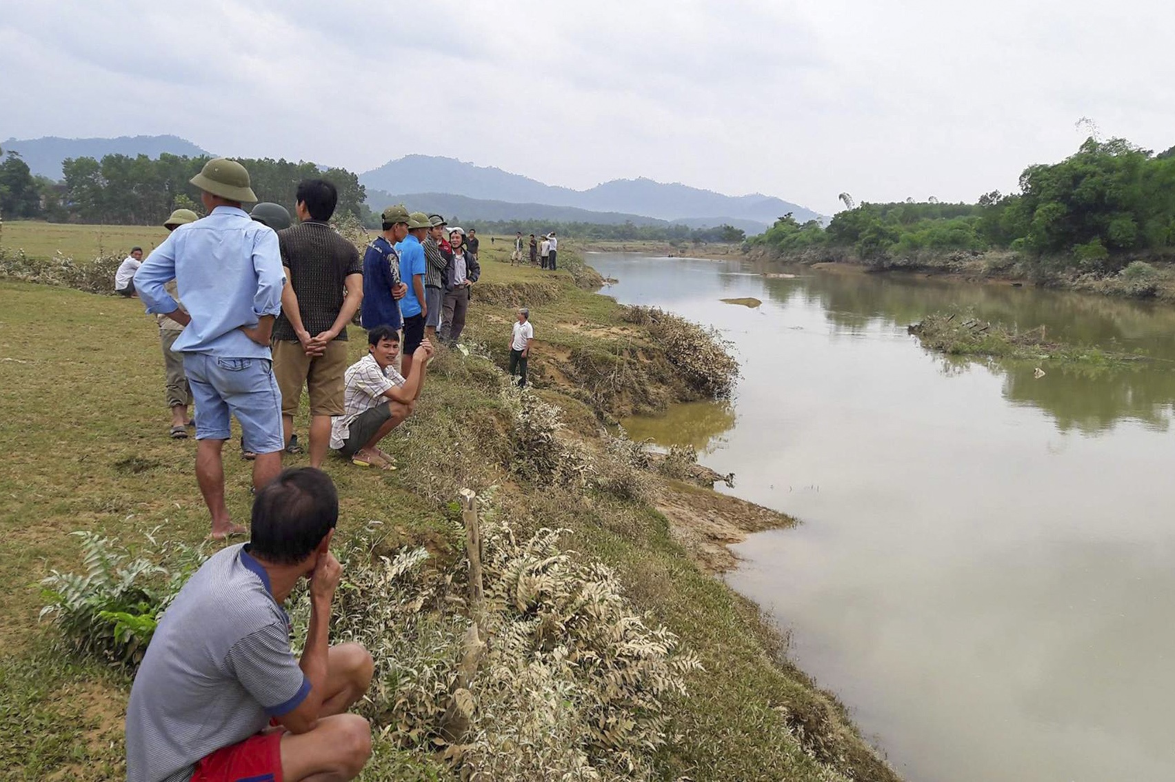 bơi qua sông bị nước cuốn trôi ảnh 2 boi qua song bi nuoc cuon troi anh 2