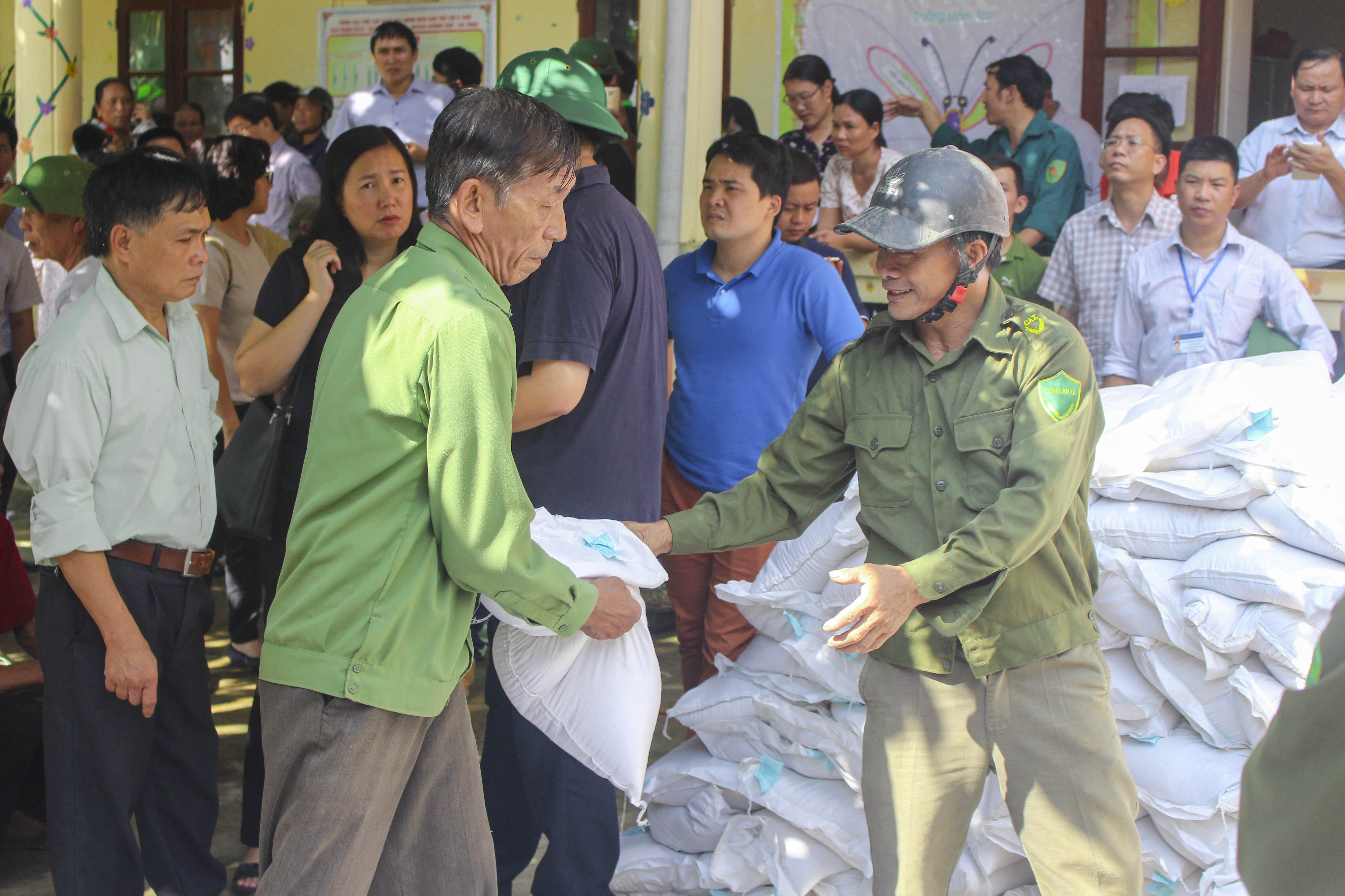 Chinh phu ho tro hon 3.500 tan gao cho Ha Tinh hinh anh