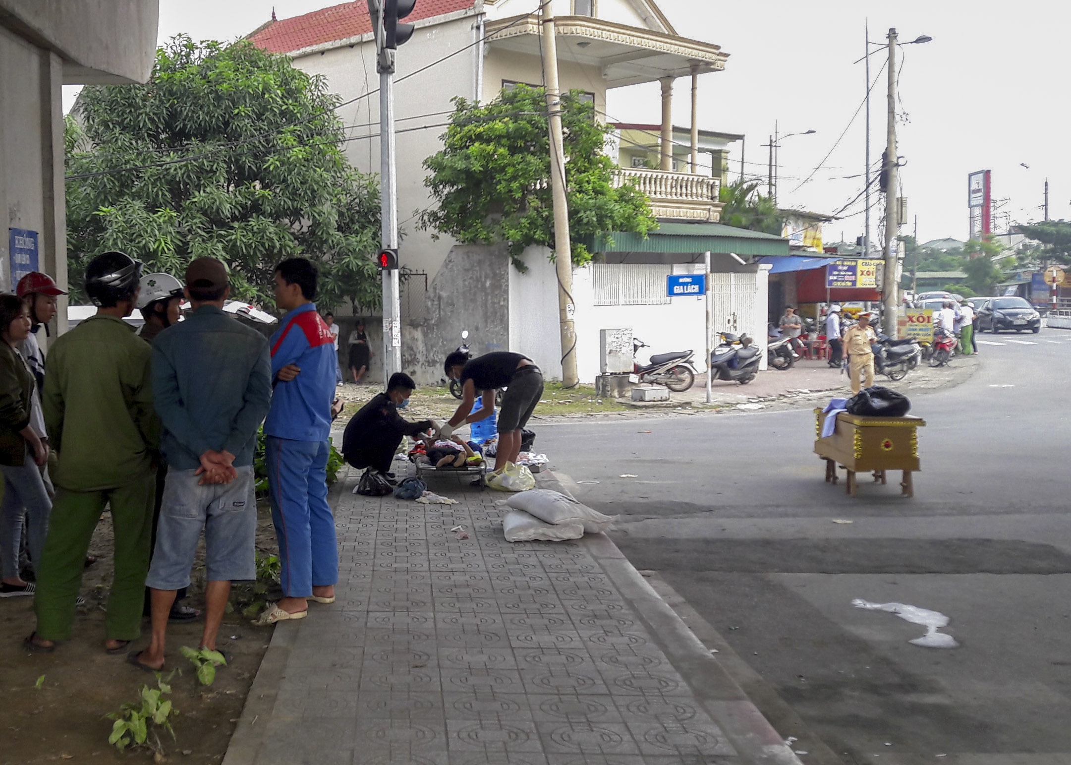 Xe tai can tu vong anh 2