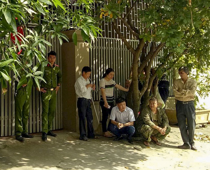 Vo chet, chong nguy kich do nghi uong ruou ngam ma tien hinh anh