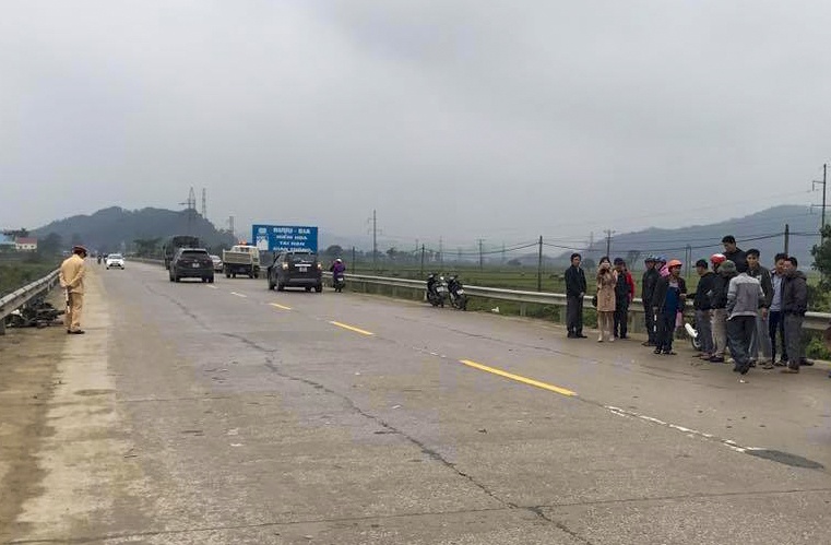 cán bộ xã bị ô tô tông nhập viện ảnh 1 can bo xa bi o to tong nhap vien anh 1