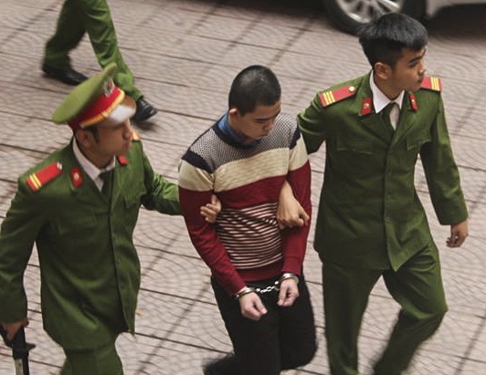 An chung than voi 9X giet ban roi phi tang xac xuong song hinh anh