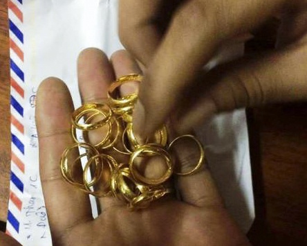 Tai xe taxi tra 19 chi vang, dien thoai iPhone 7 cho khach bo quen hinh anh