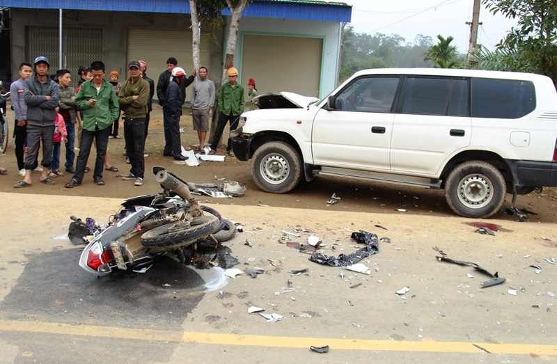 xe bien xanh dam 3 thanh nien tu vong anh 1